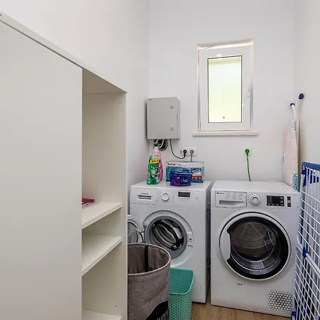 House Dan With Private Pool Villa Kras