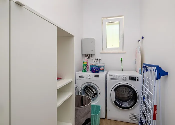 House Dan With Private Pool Villa Kras