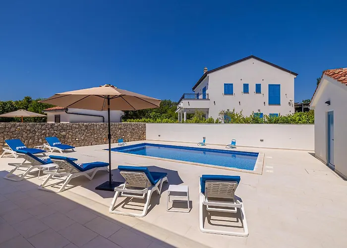 House Dan With Private Pool