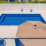 House Dan With Private Pool 빌라 *