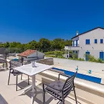 빌라 House Dan With Private Pool Kras