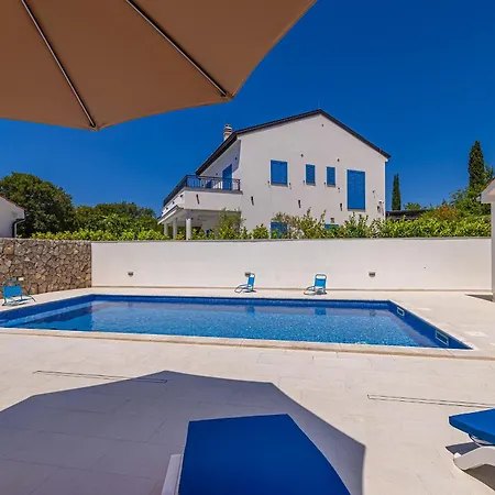 House Dan With Private Pool Willa