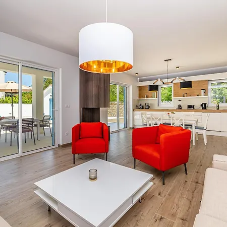 House Dan With Private Pool